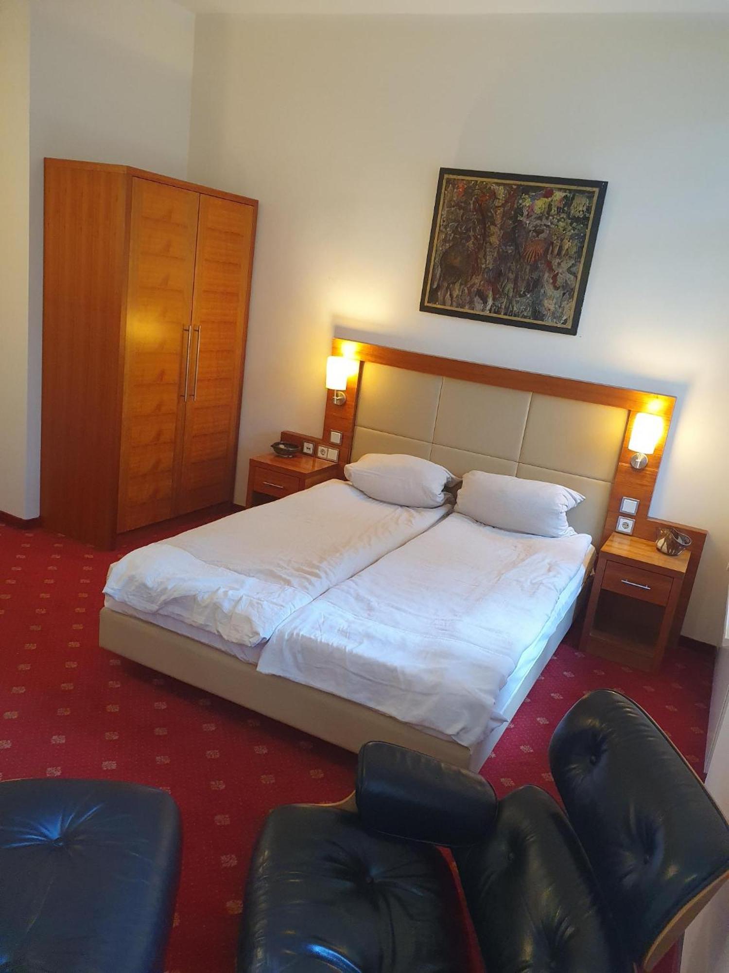 Die Villa, Zimmer 17, Dz Leverkusen Eksteriør bilde