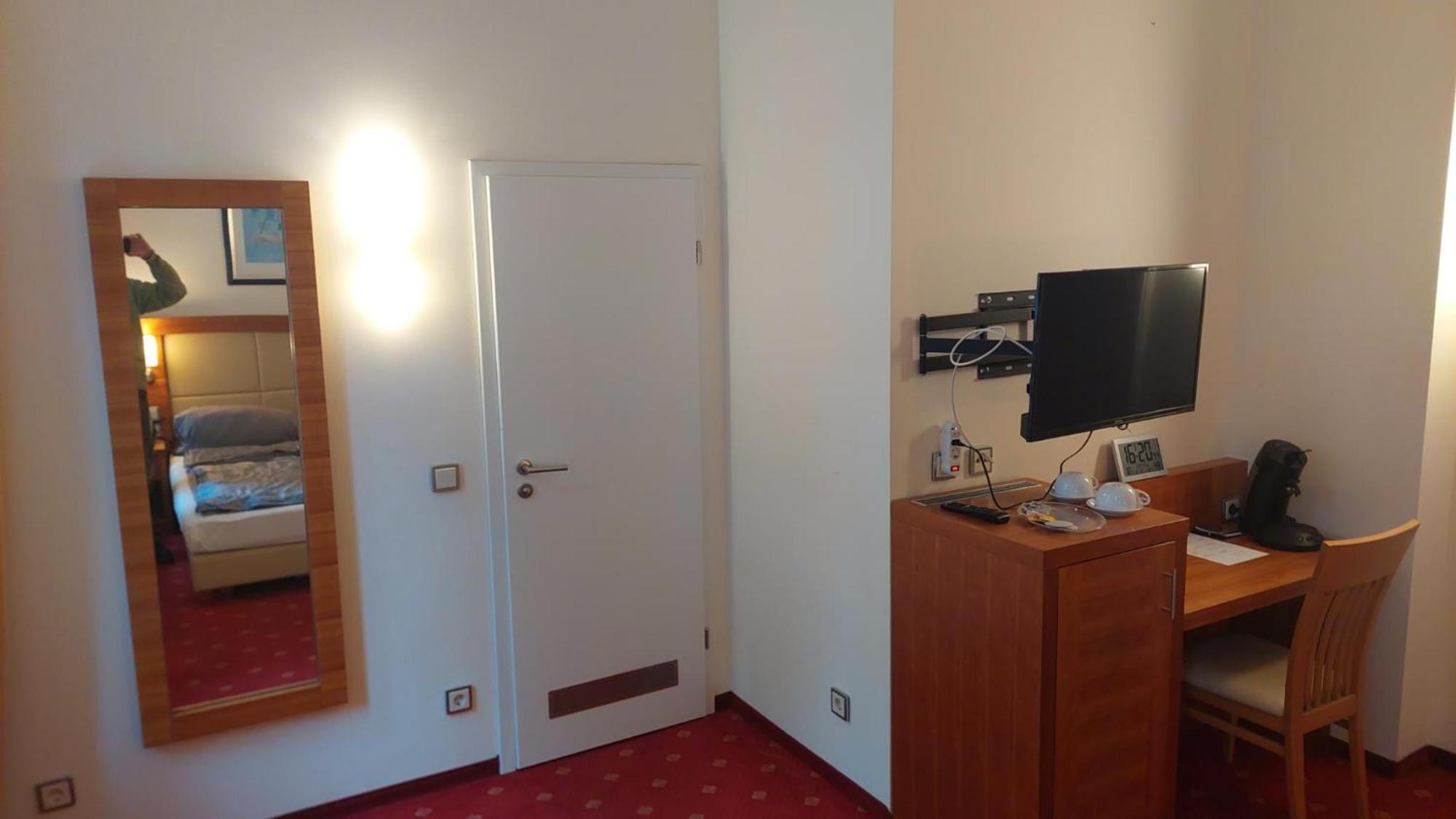 Die Villa, Zimmer 17, Dz Leverkusen Eksteriør bilde
