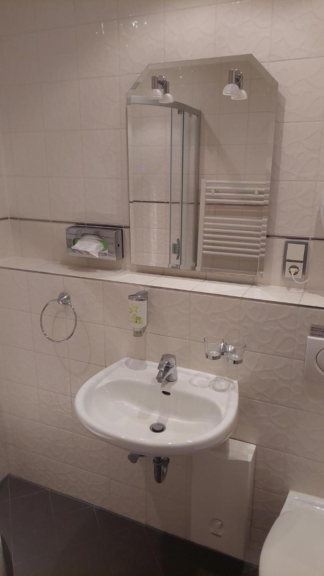 Die Villa, Zimmer 17, Dz Leverkusen Eksteriør bilde