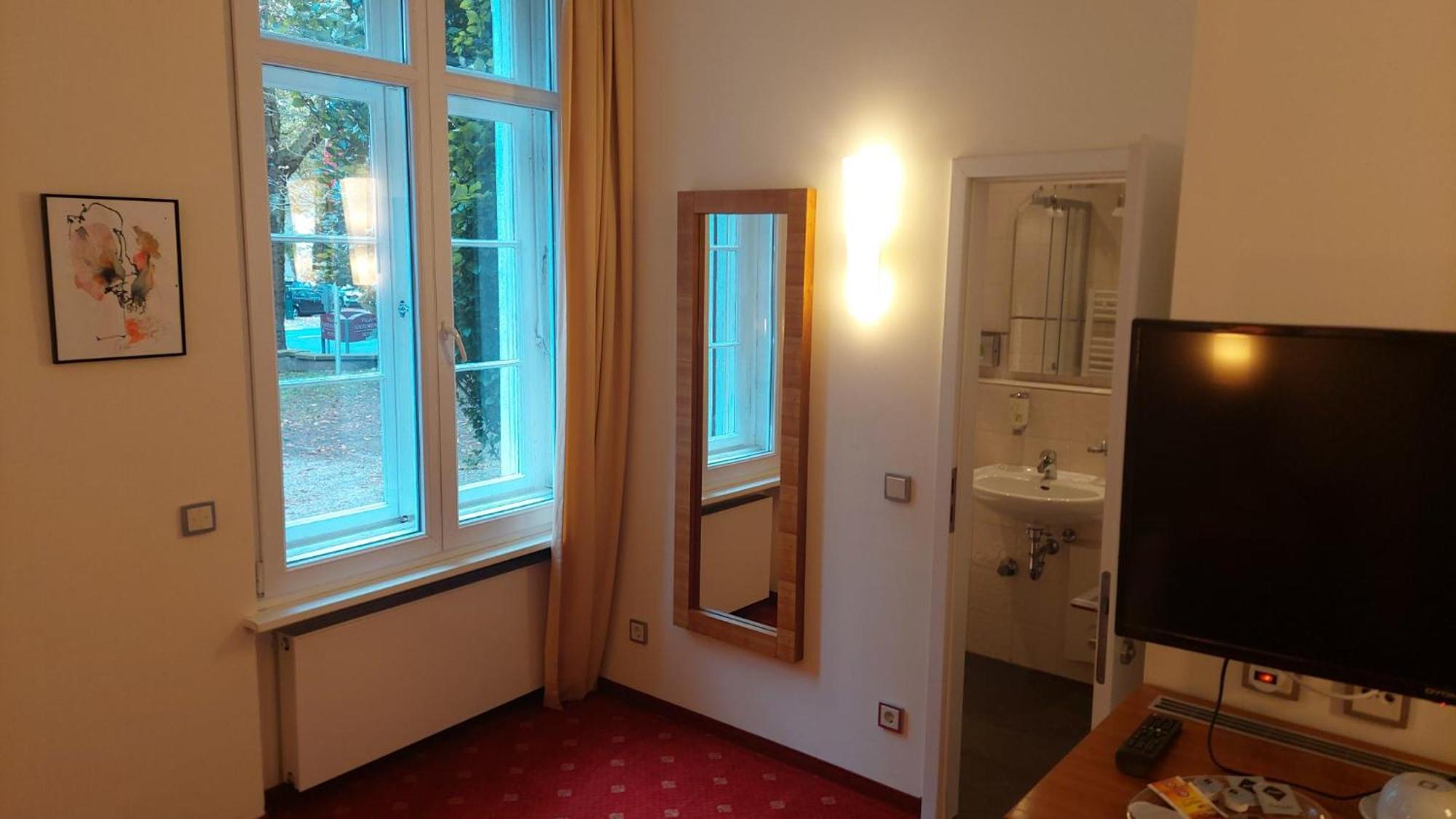 Die Villa, Zimmer 17, Dz Leverkusen Eksteriør bilde